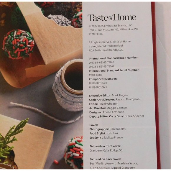 Taste of Home Christmas 2021 Cookbook Illustrated Hardcover - Picture 4 of 8